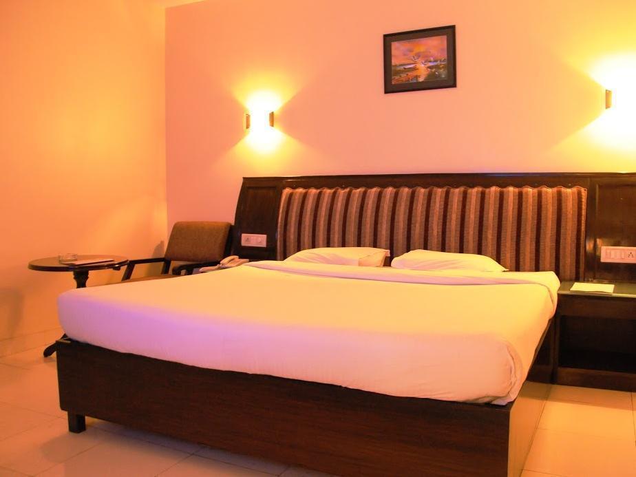 Treebo Trend Grand Plaza Nampally Haiderabad Buitenkant foto