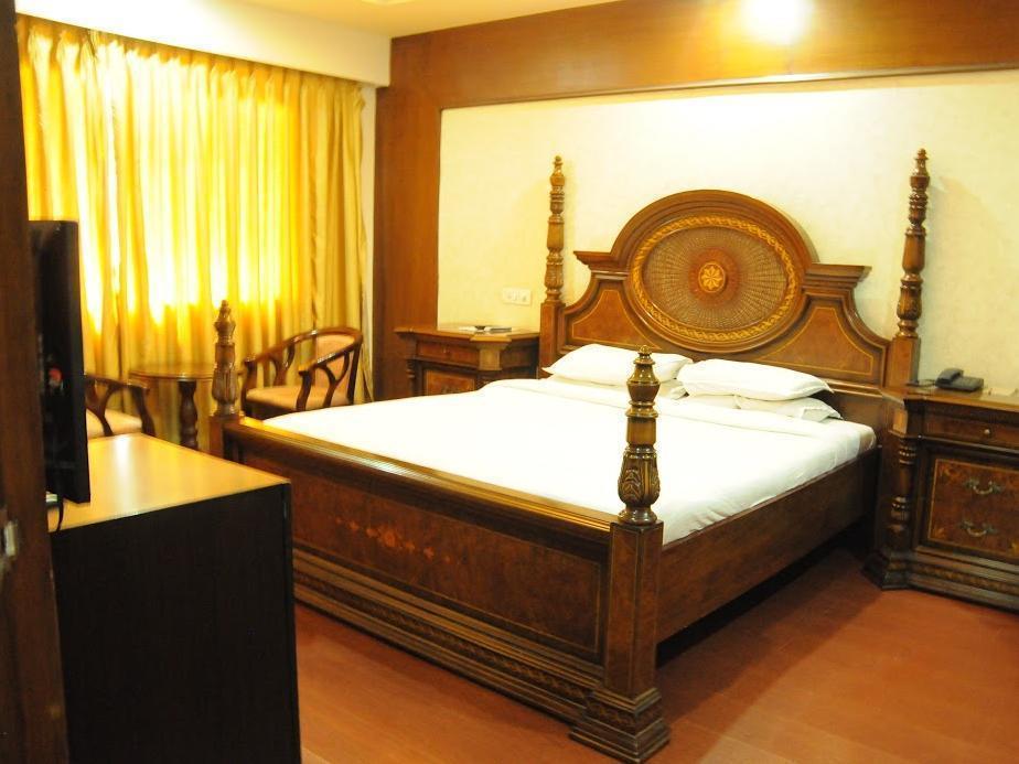 Treebo Trend Grand Plaza Nampally Haiderabad Buitenkant foto
