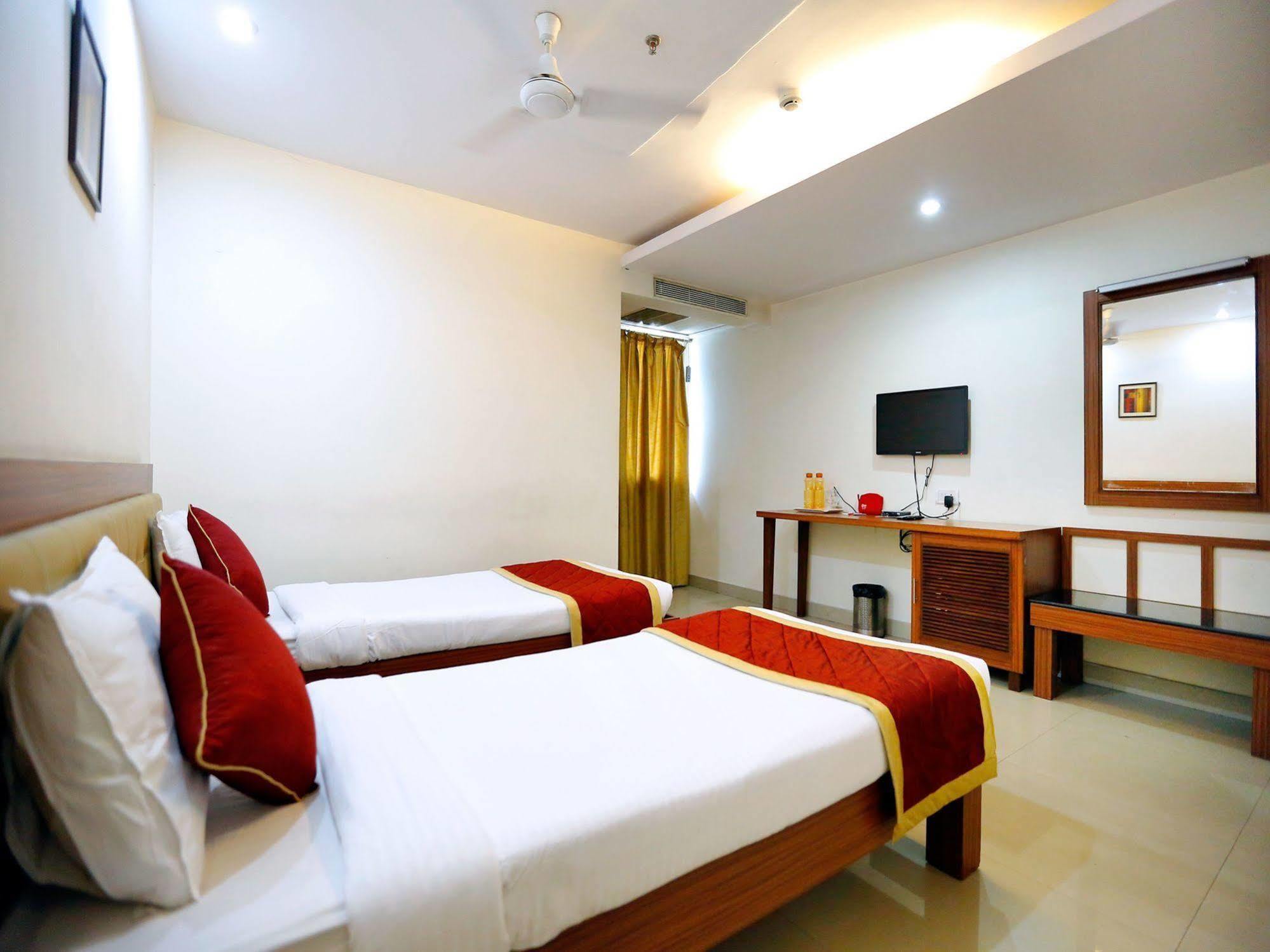 Treebo Trend Grand Plaza Nampally Haiderabad Buitenkant foto