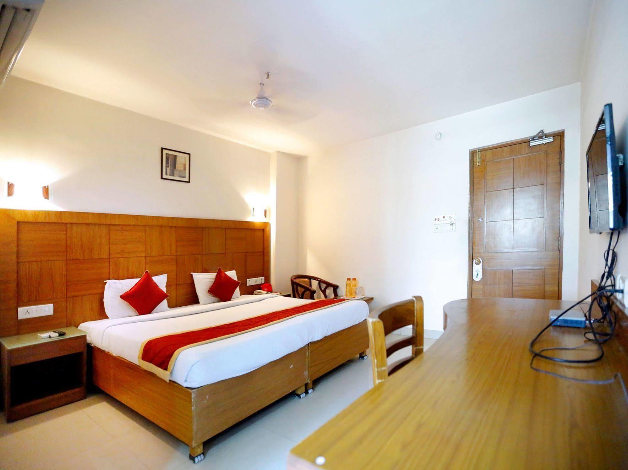 Treebo Trend Grand Plaza Nampally Haiderabad Buitenkant foto