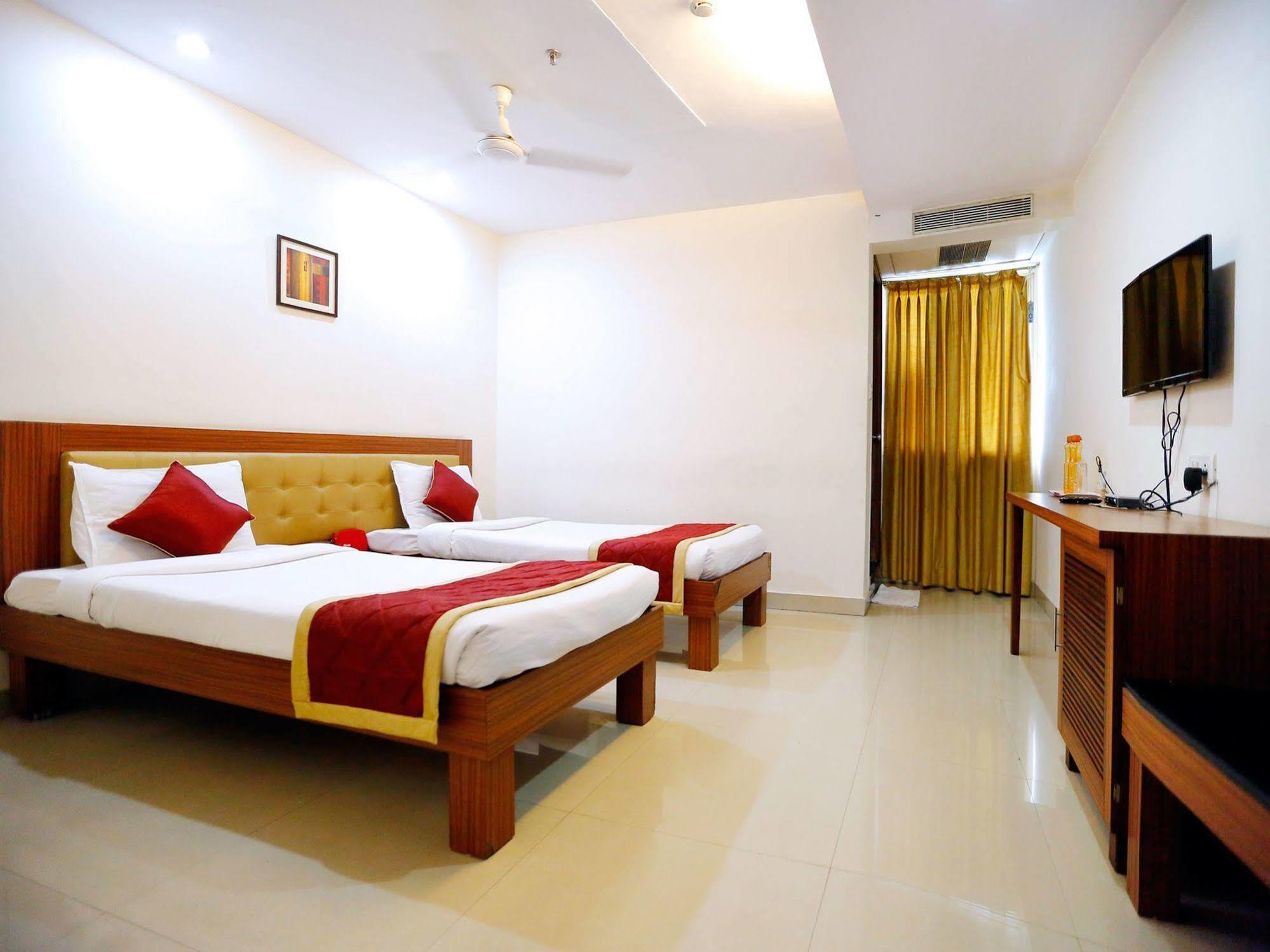 Treebo Trend Grand Plaza Nampally Haiderabad Buitenkant foto